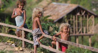 Kids from Solomon Islands showing their blond hair.